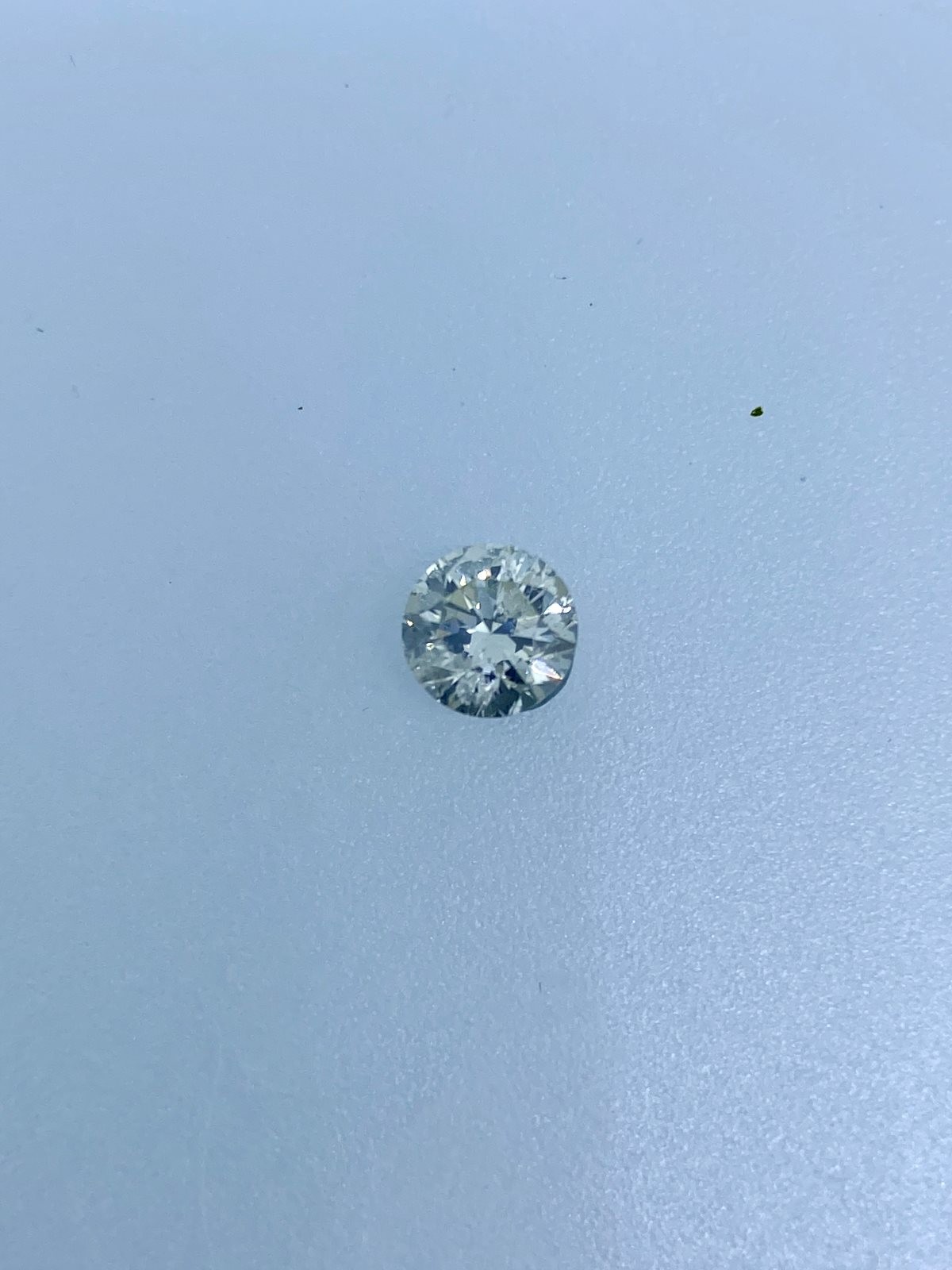 White Round Diamond - 1.05 carats