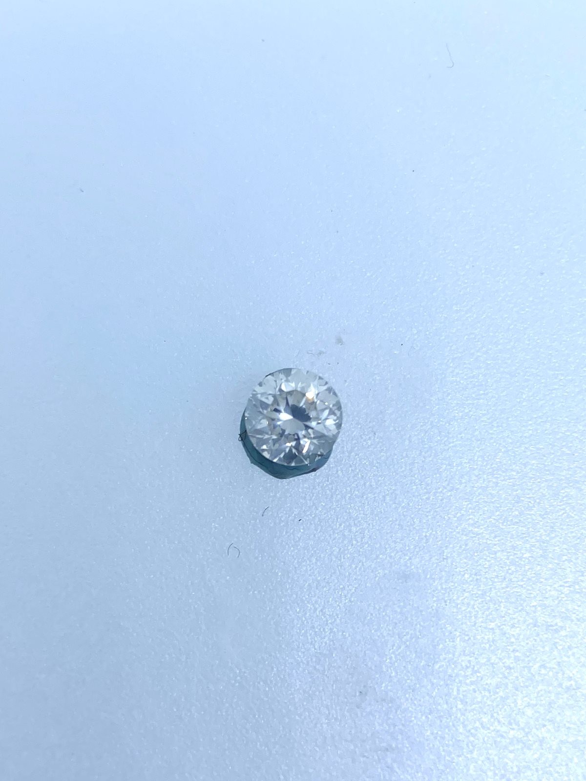 White Round Diamond - 0.90 carats