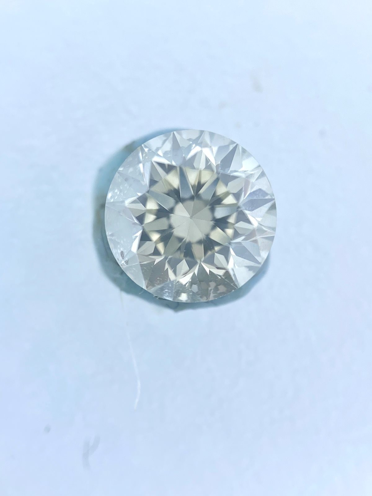 White Round Diamond - 0.85 carats