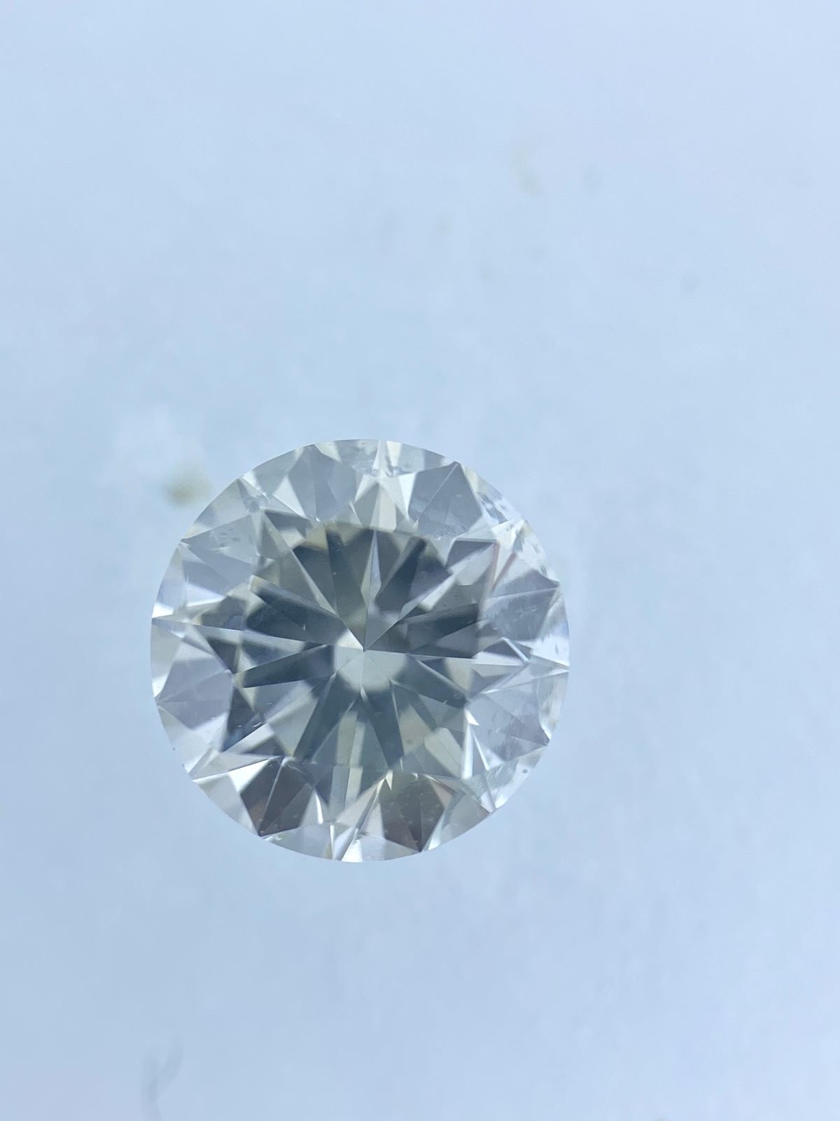 White Round Diamond - 0.75 carats