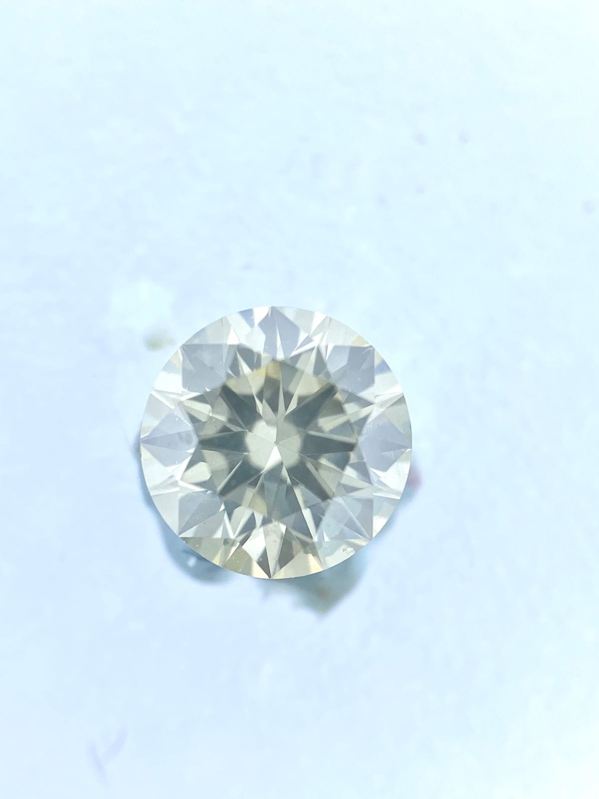 White Round Diamond - 0.61 carats